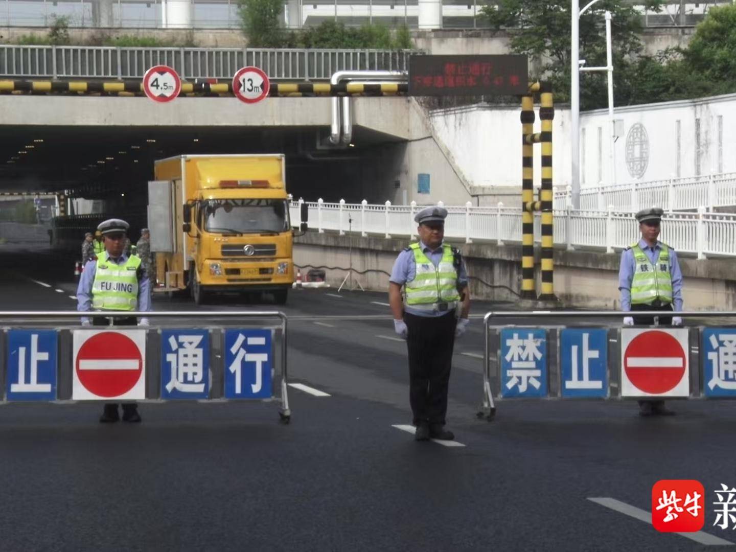 
                        4:3图片