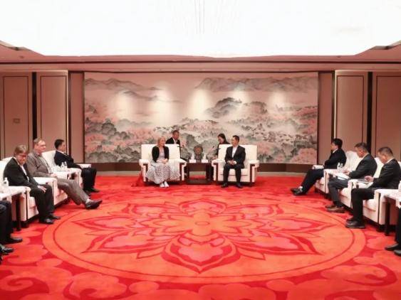 
                        4:3图片