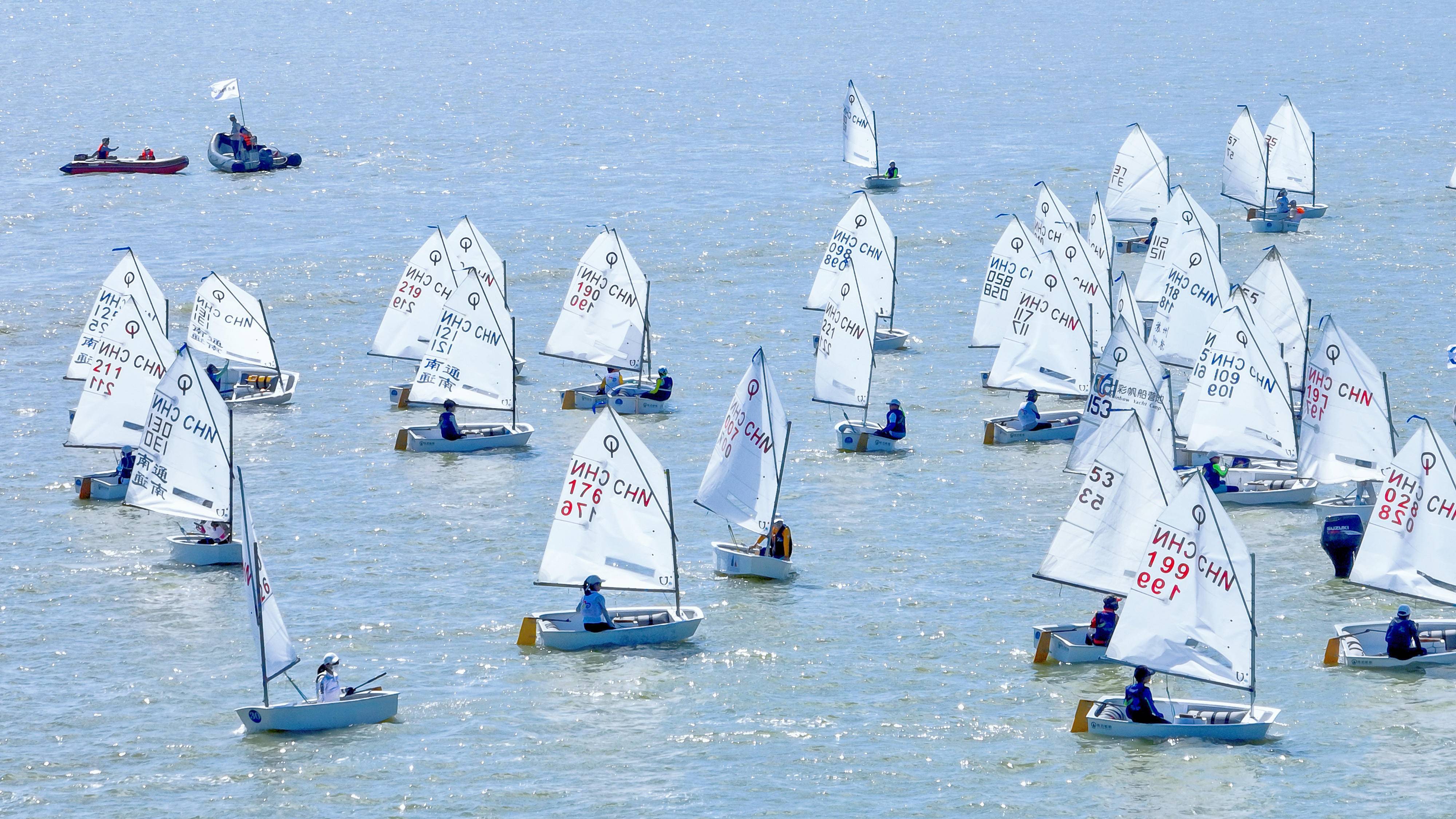 百余名小水手齐聚高淳省运会青少年部帆船赛扬帆固城湖