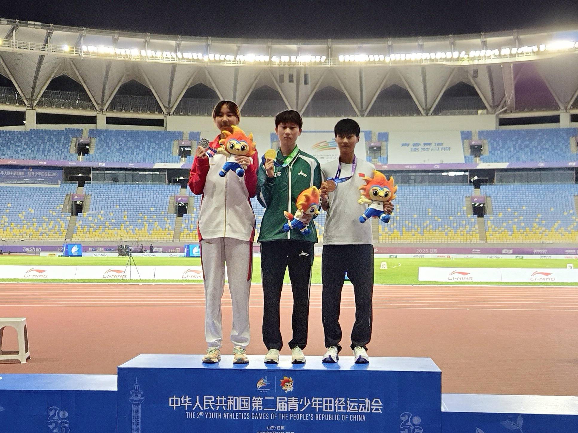 
                        4:3图片