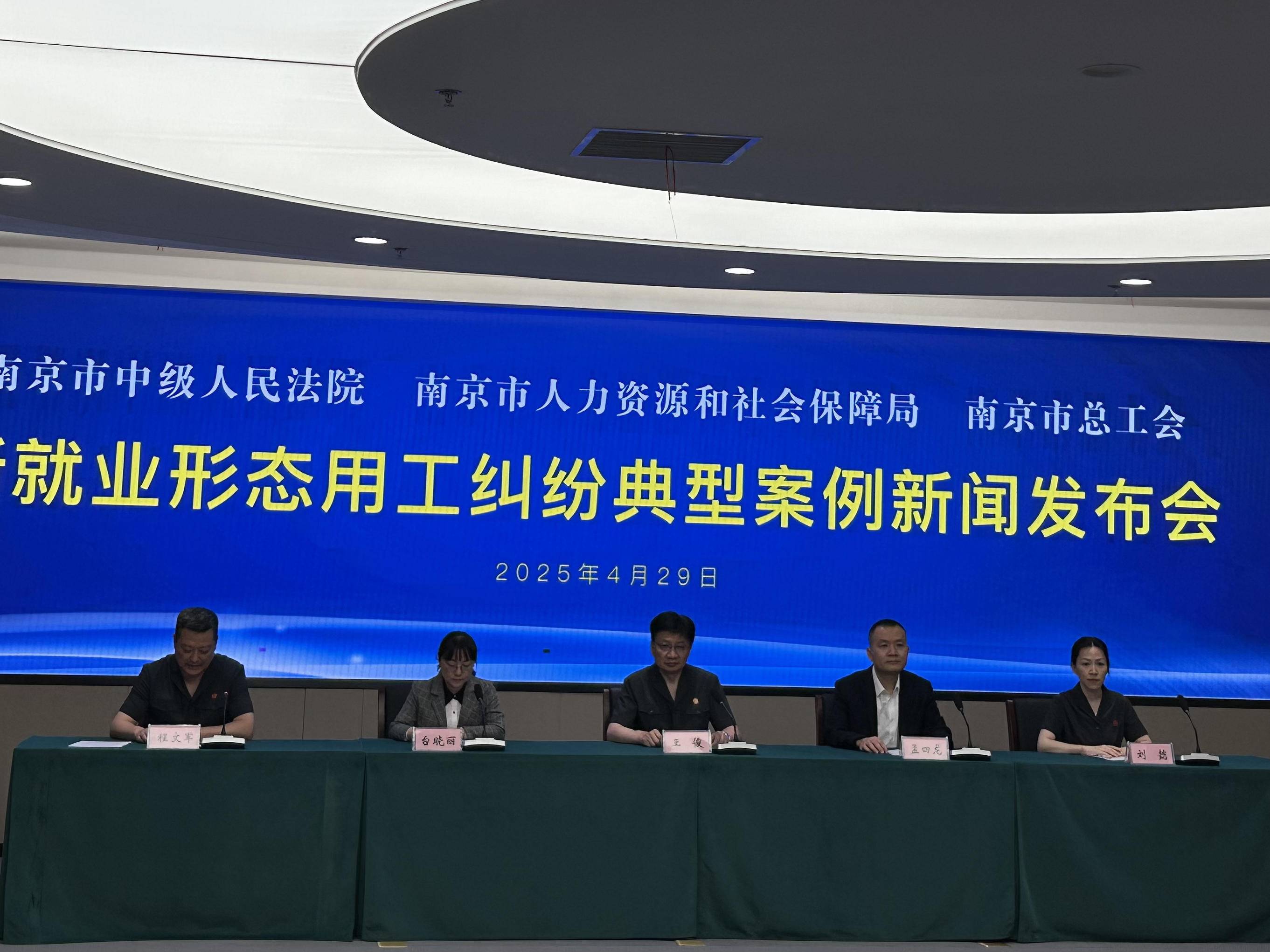 
                        4:3图片