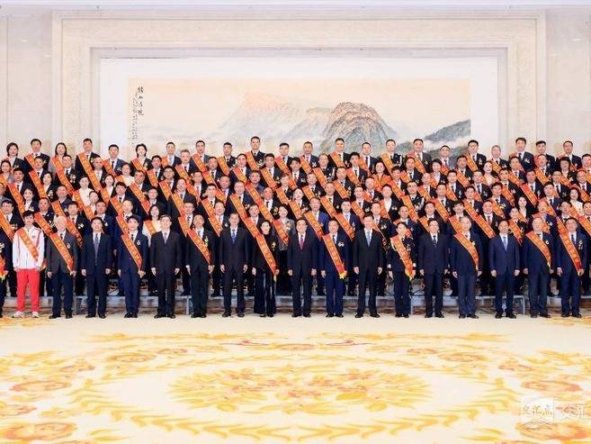
                        4:3图片