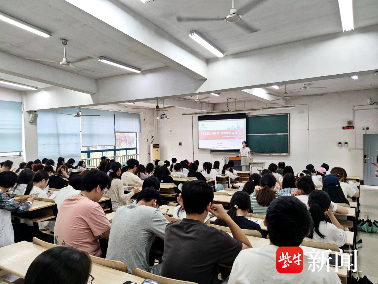 
                        4:3图片