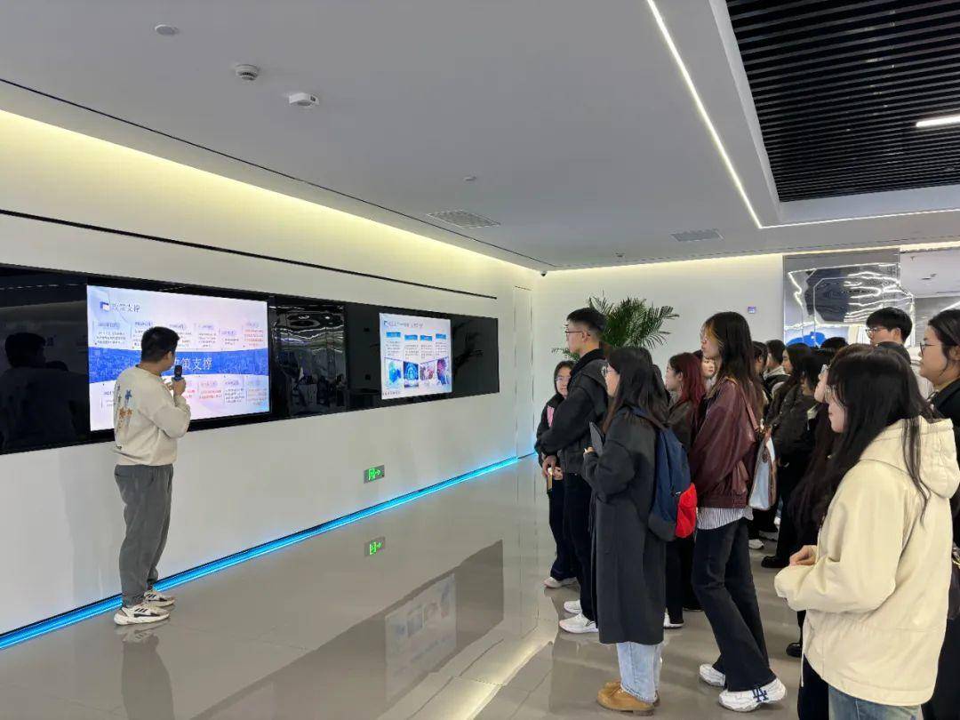 
                        4:3图片