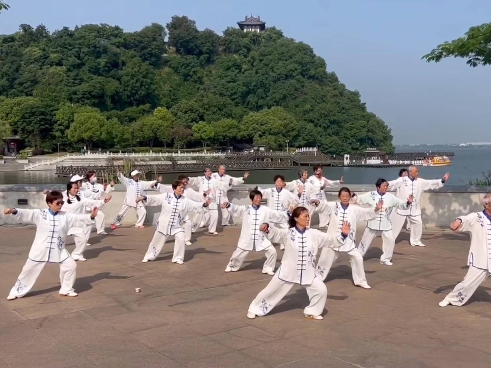 
                        4:3图片