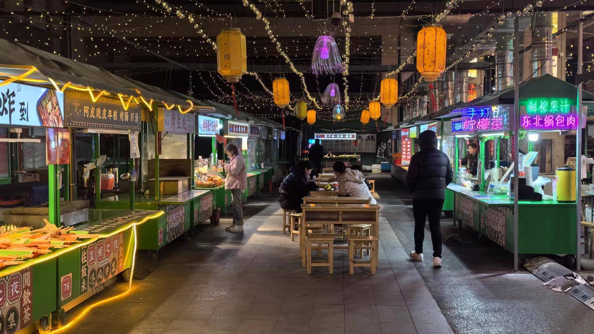 紫牛头条网红夜市一年后为何不温不火专家城市烟火气不能只有烧烤炒面