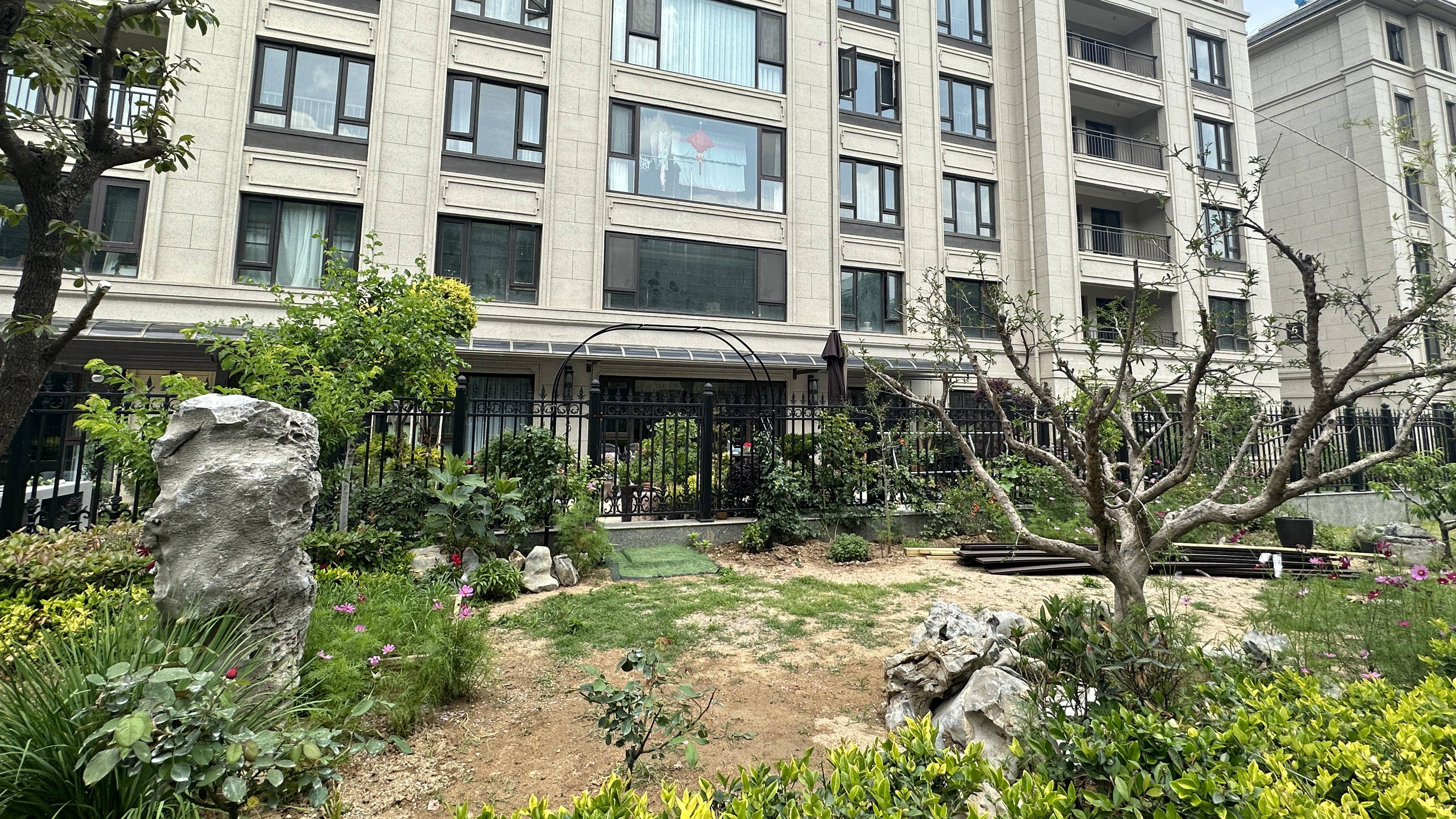 有事找紫牛 | 小区业主私自种树,物业未经允许全部拔除,过错在谁?