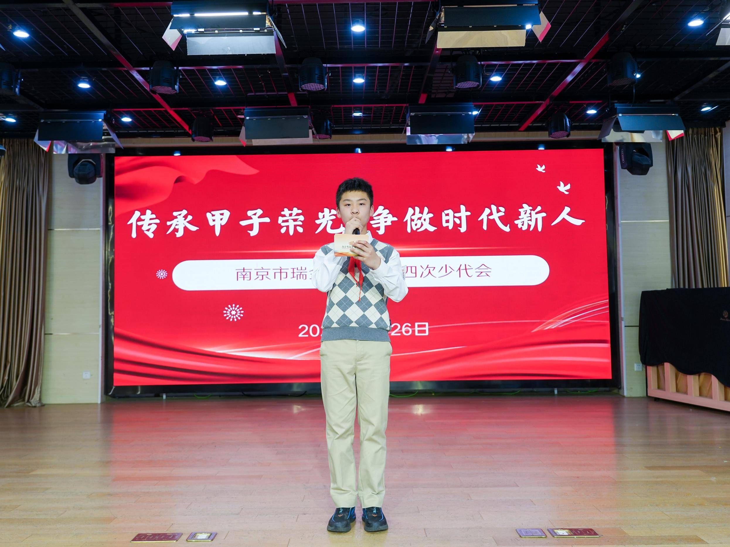 
                        4:3图片