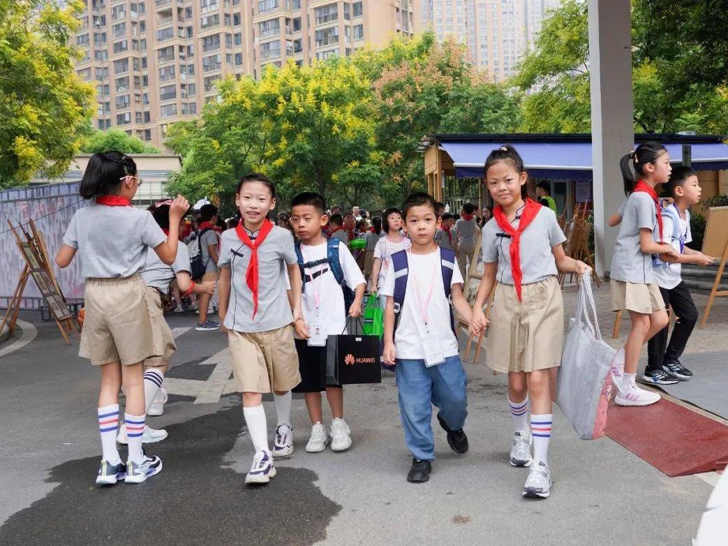 
                        4:3图片