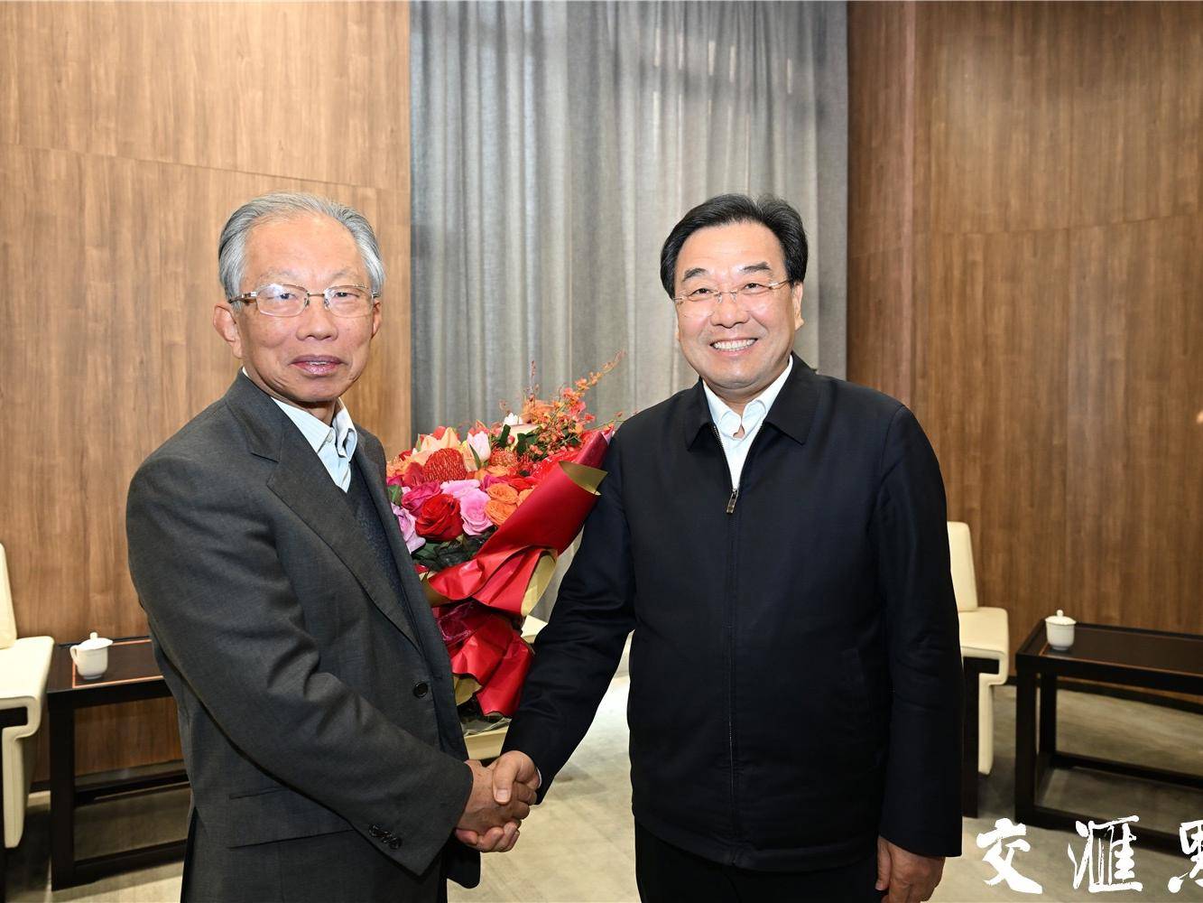 
                        4:3图片