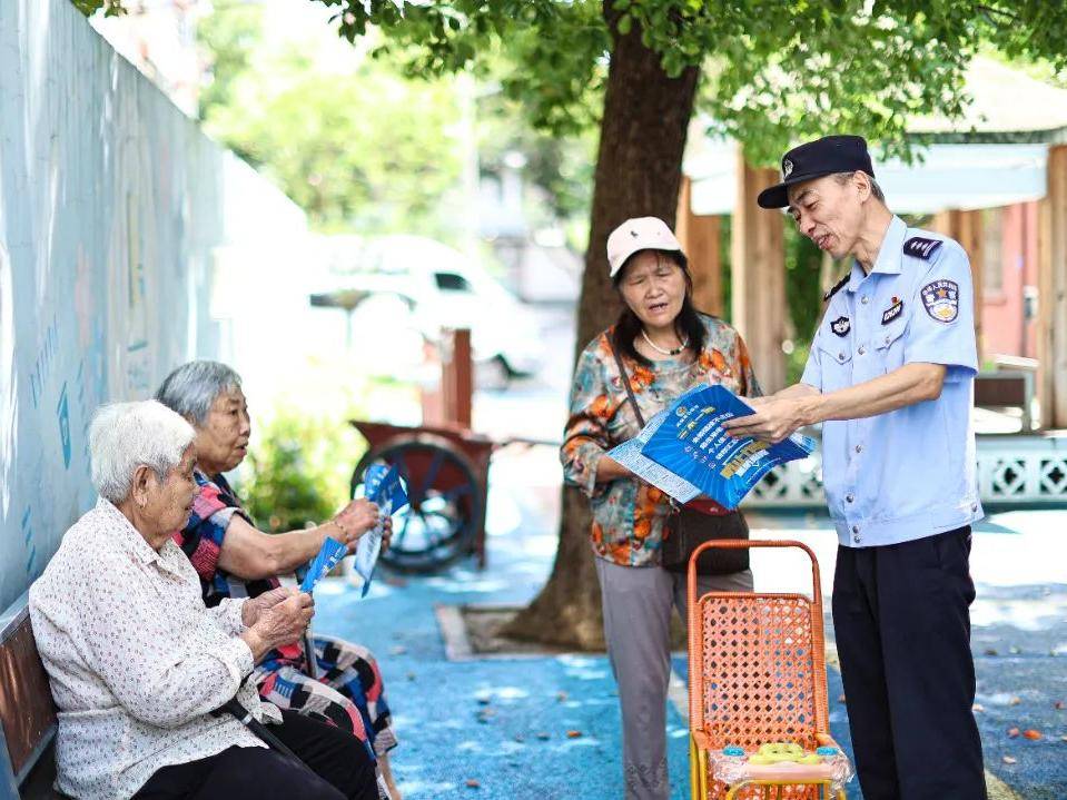 
                        4:3图片
