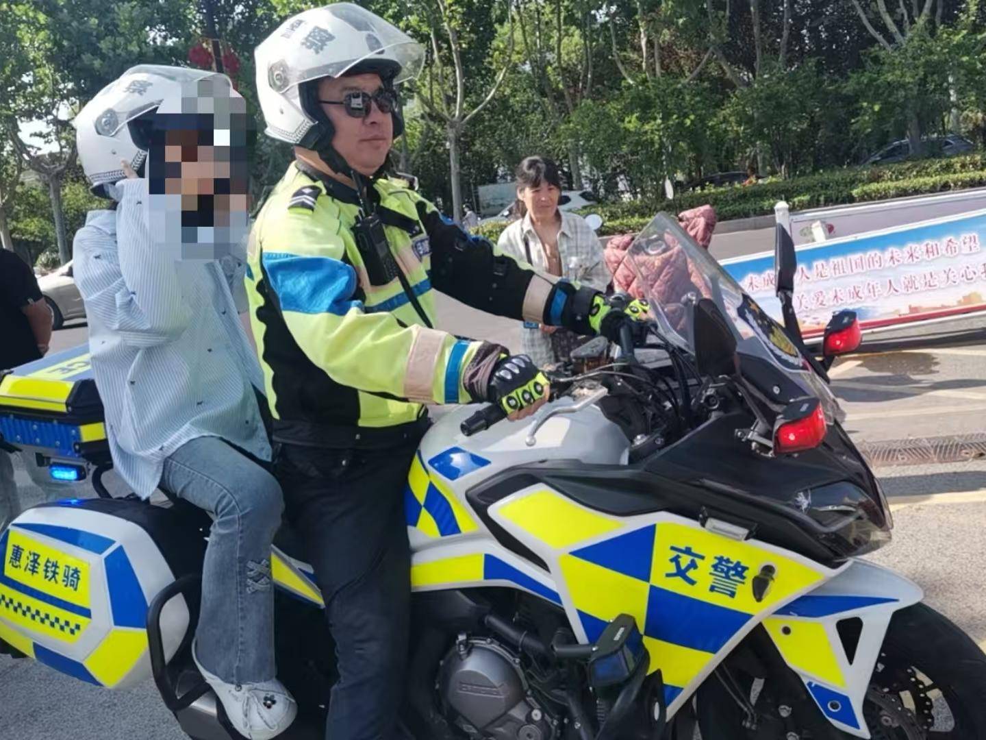 
                        4:3图片