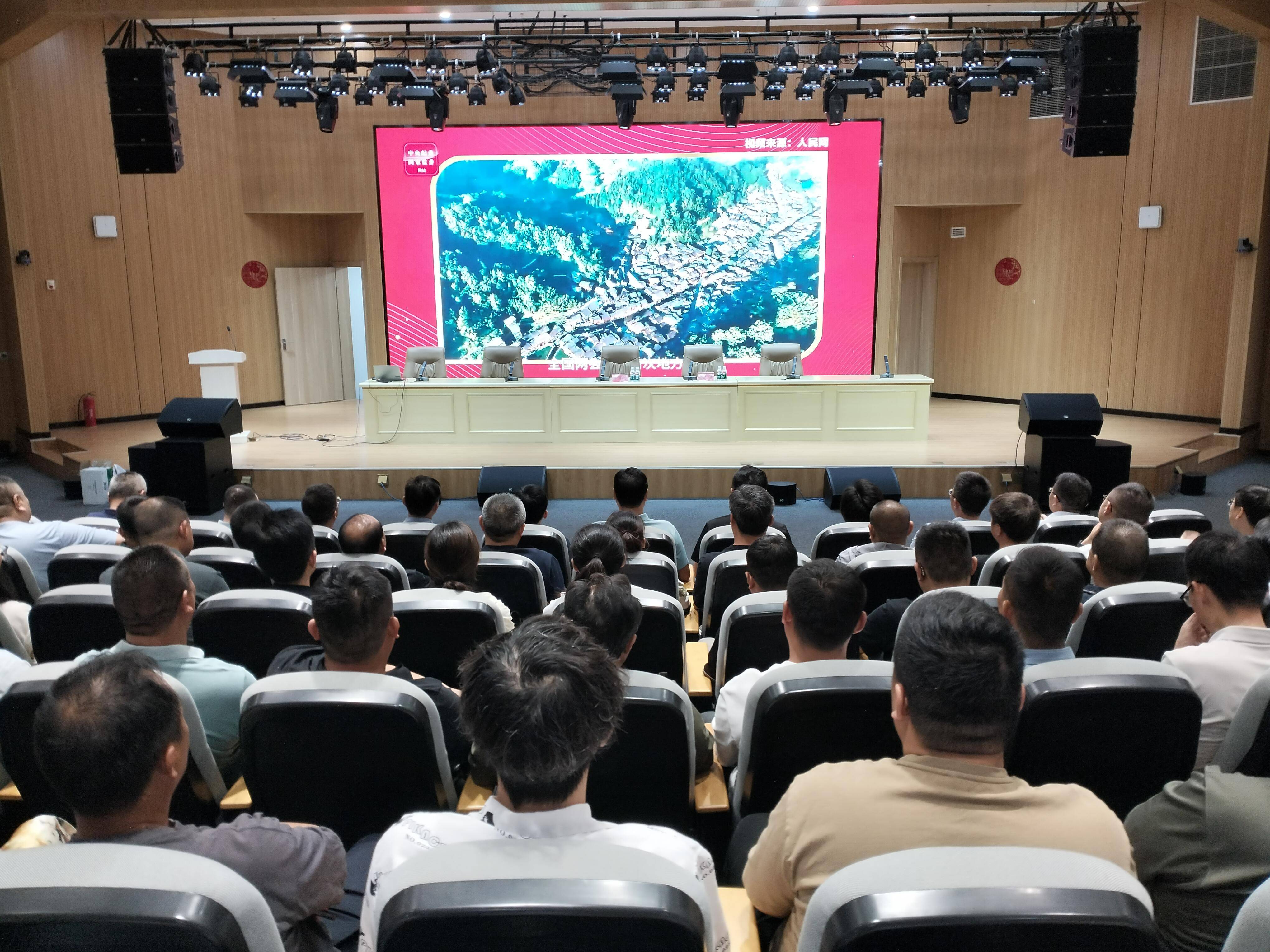 
                        4:3图片