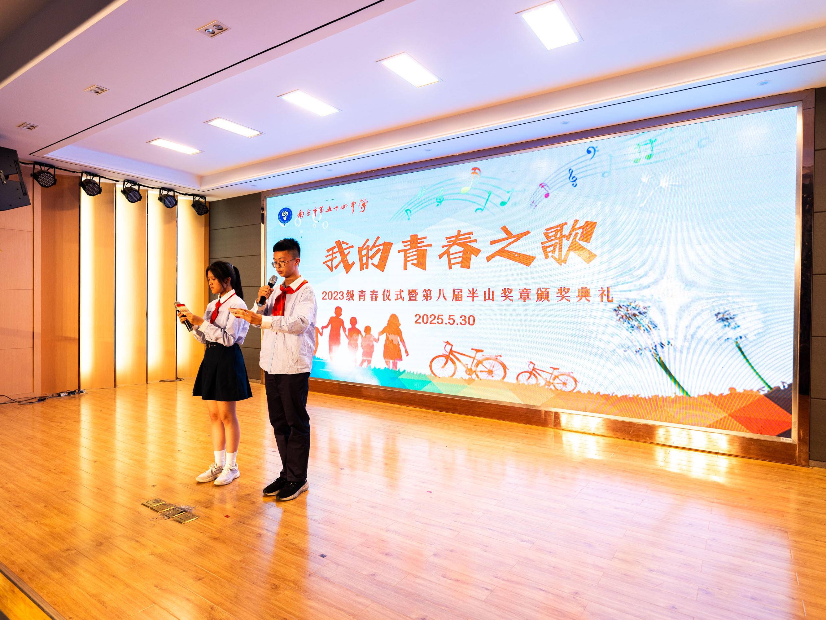 
                        4:3图片