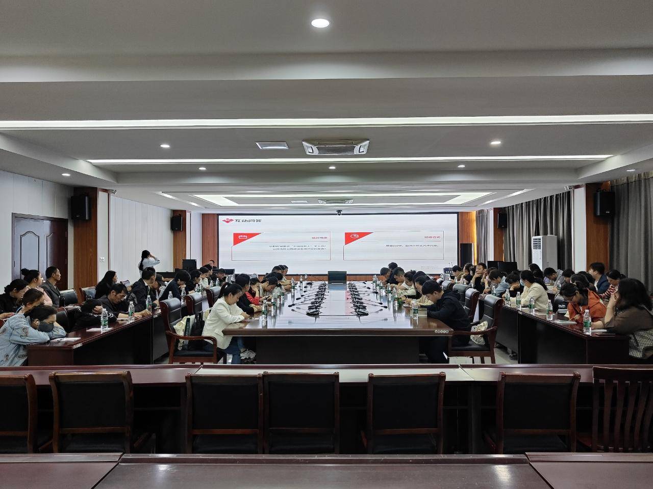 
                        4:3图片