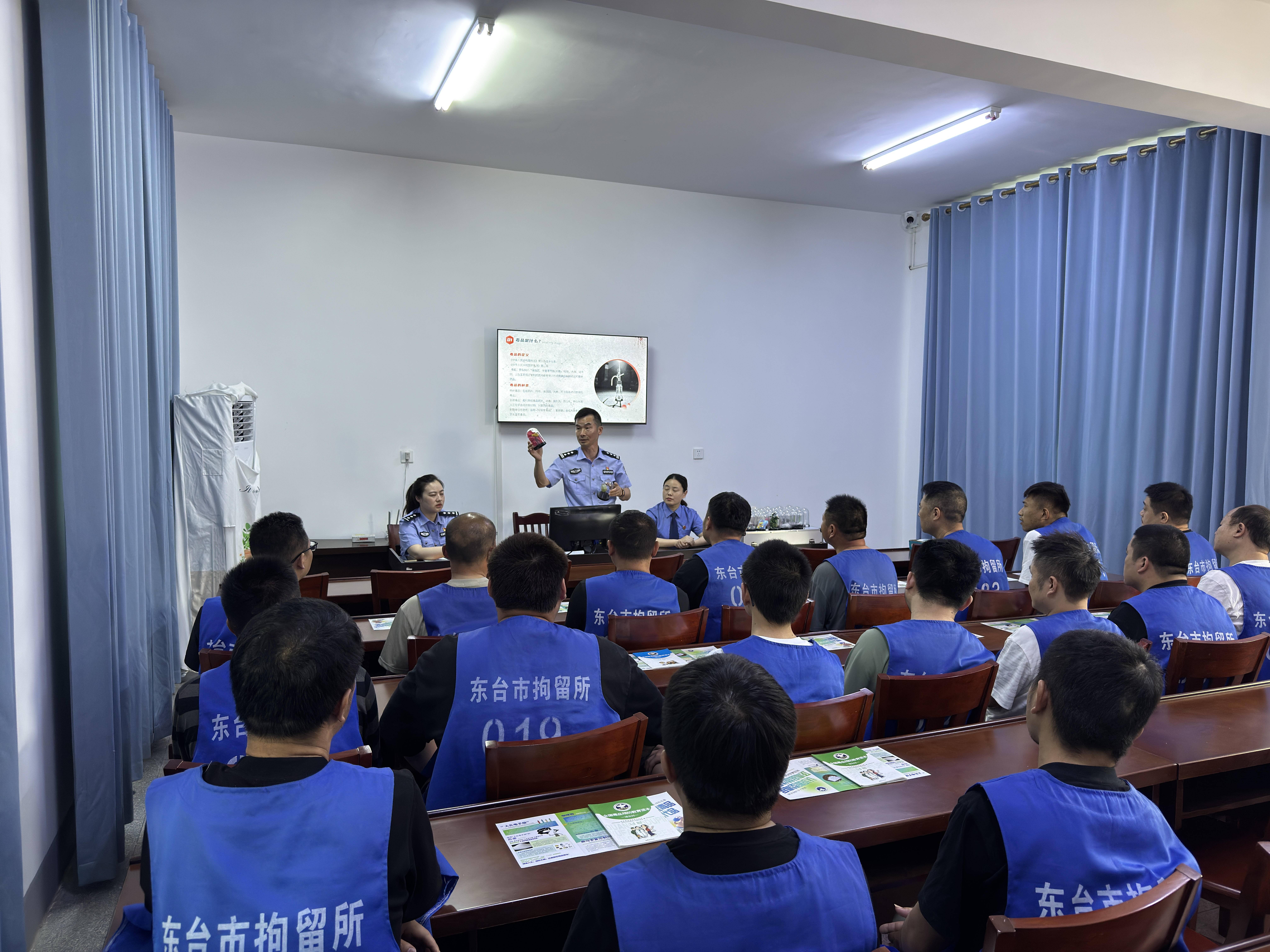 
                        4:3图片