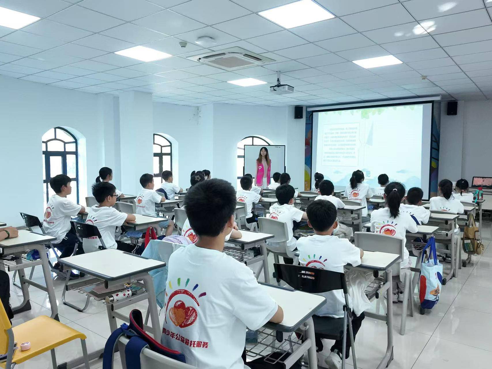 
                        4:3图片