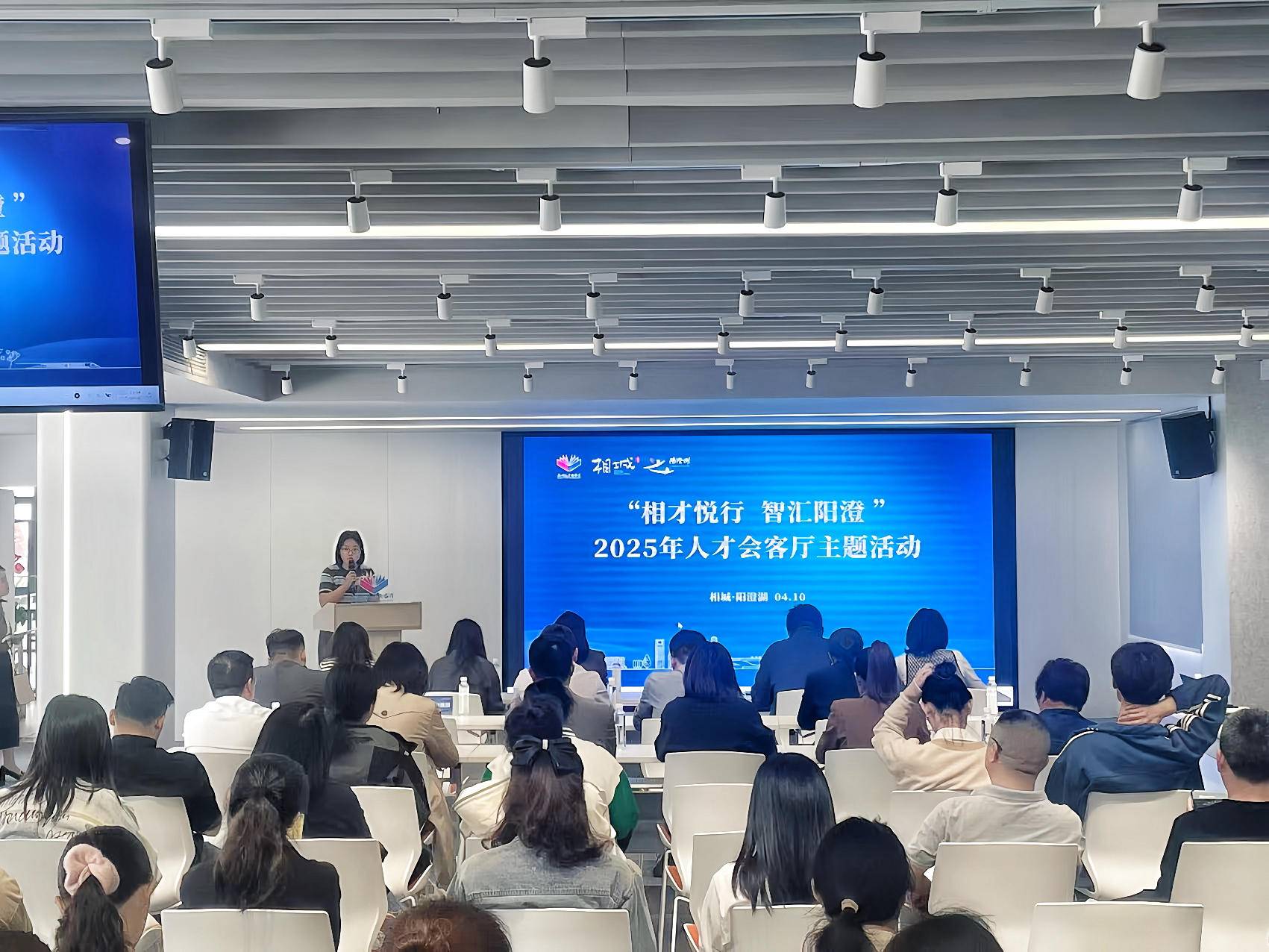 
                        4:3图片