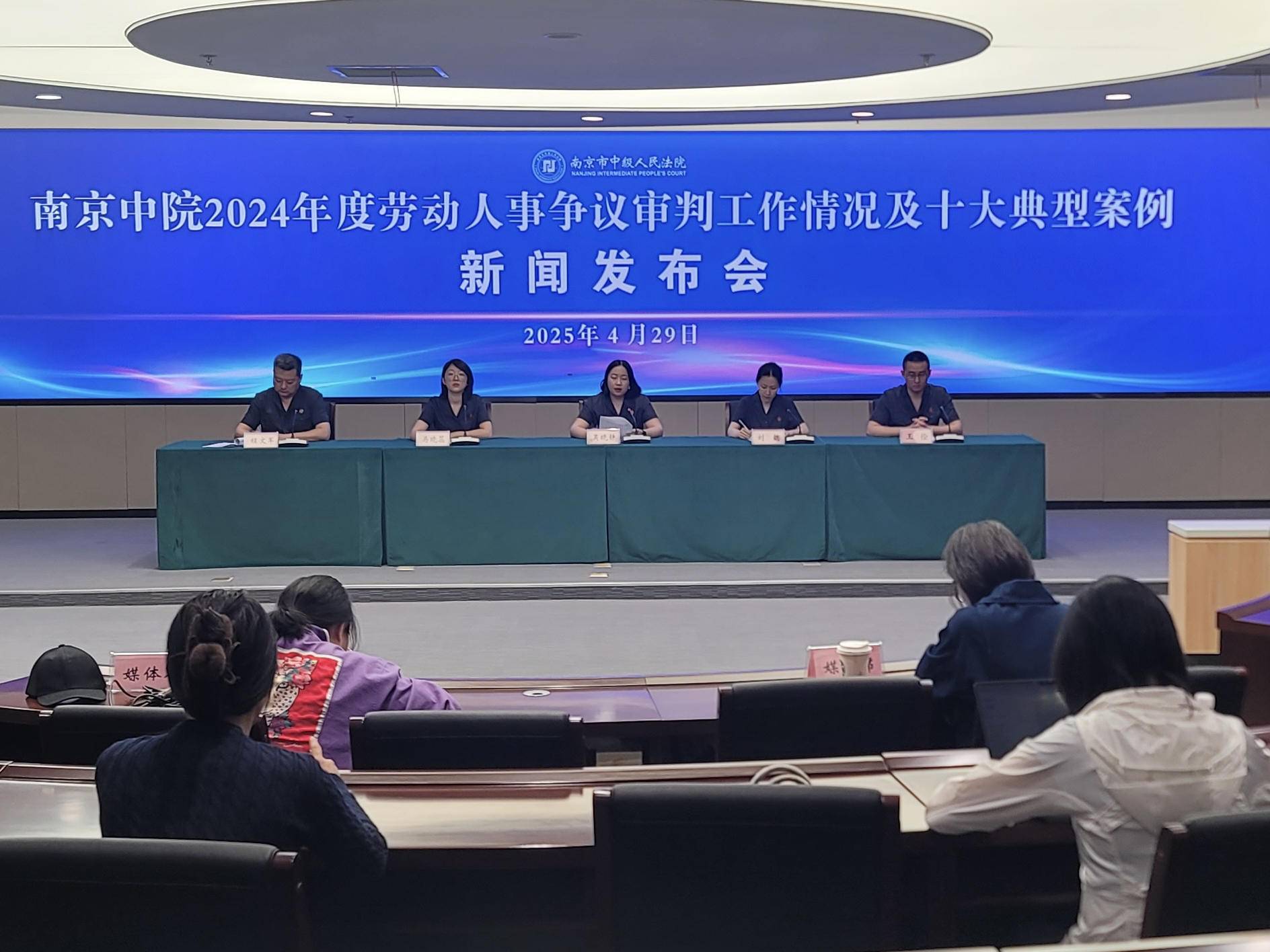 
                        4:3图片