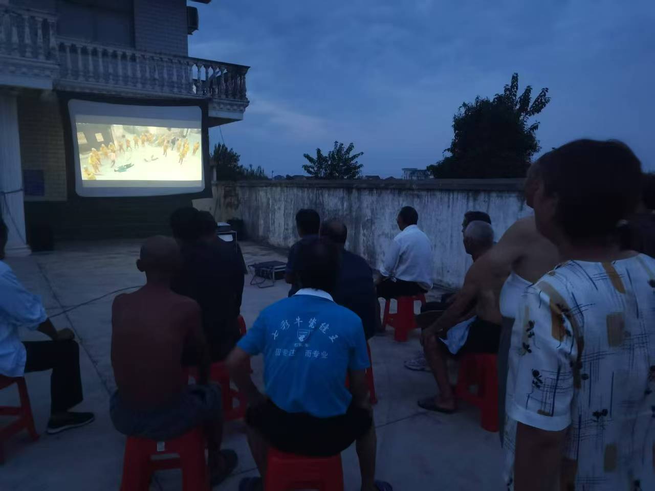 
                        4:3图片