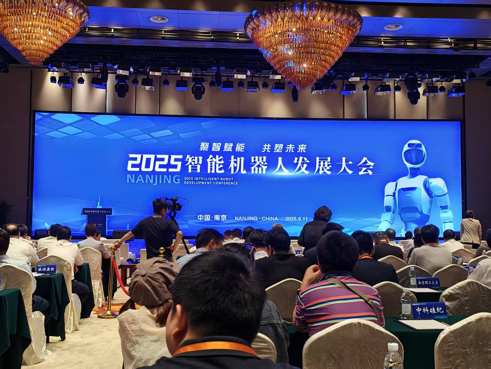 
                        4:3图片
