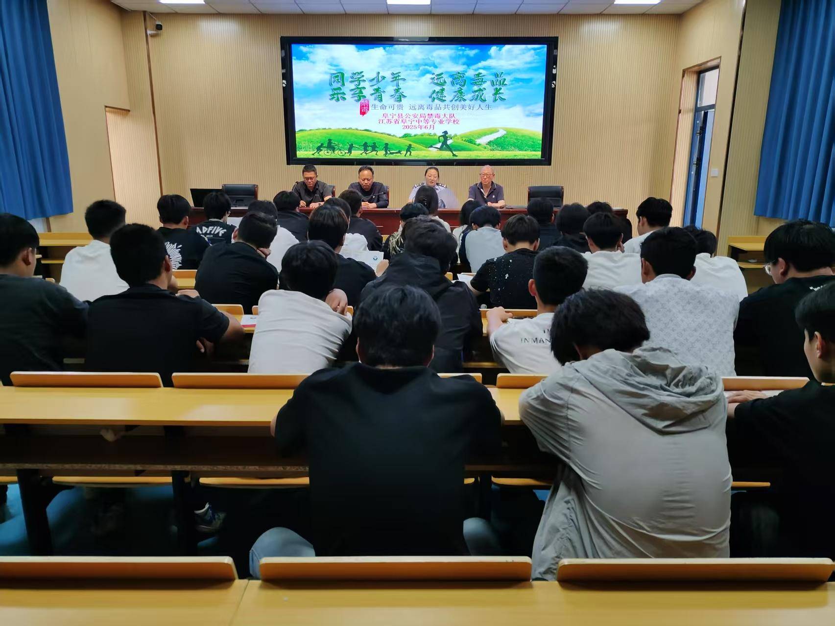 
                        4:3图片