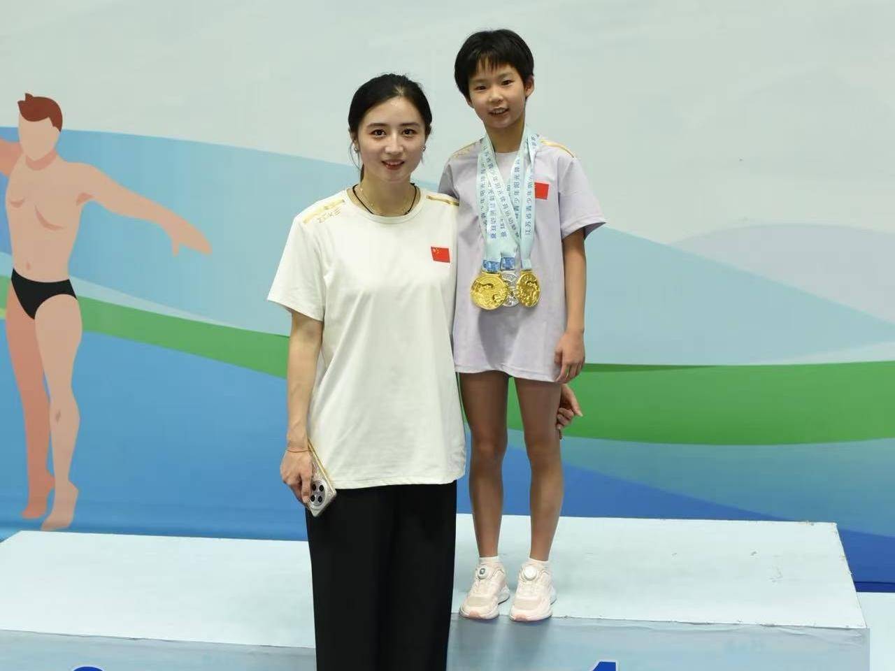 
                        4:3图片
