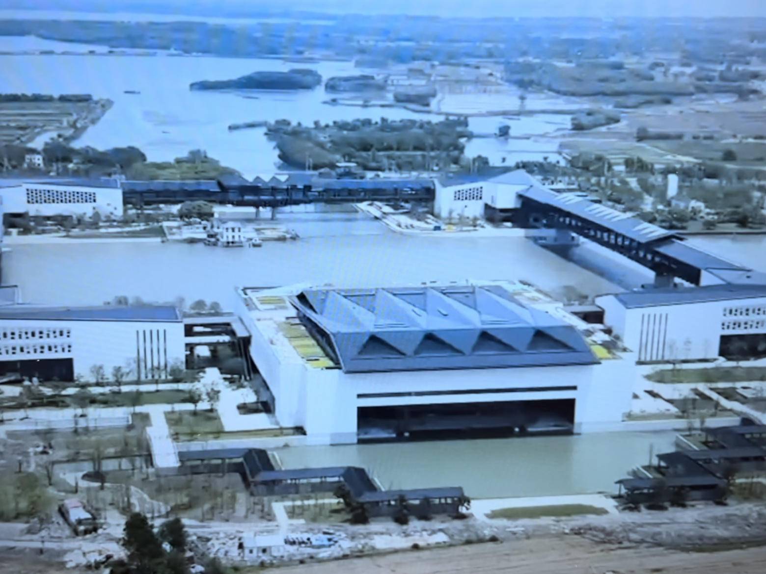 
                        4:3图片