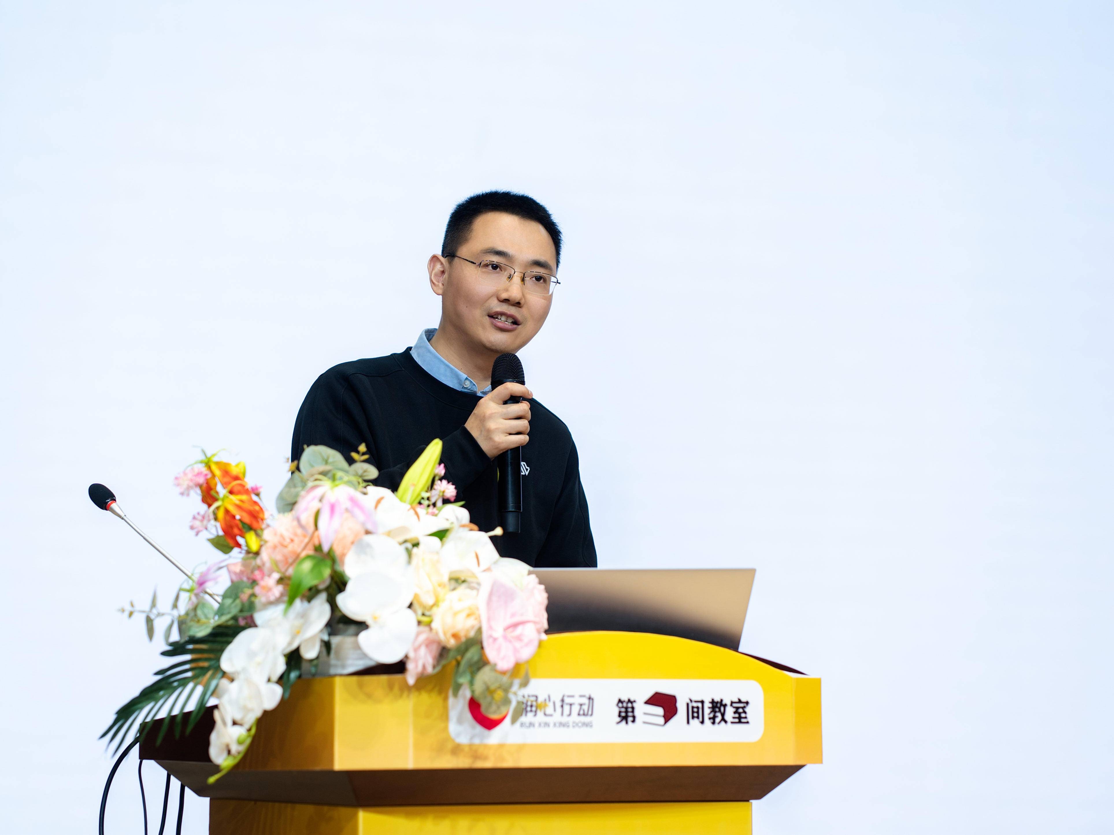 
                        4:3图片