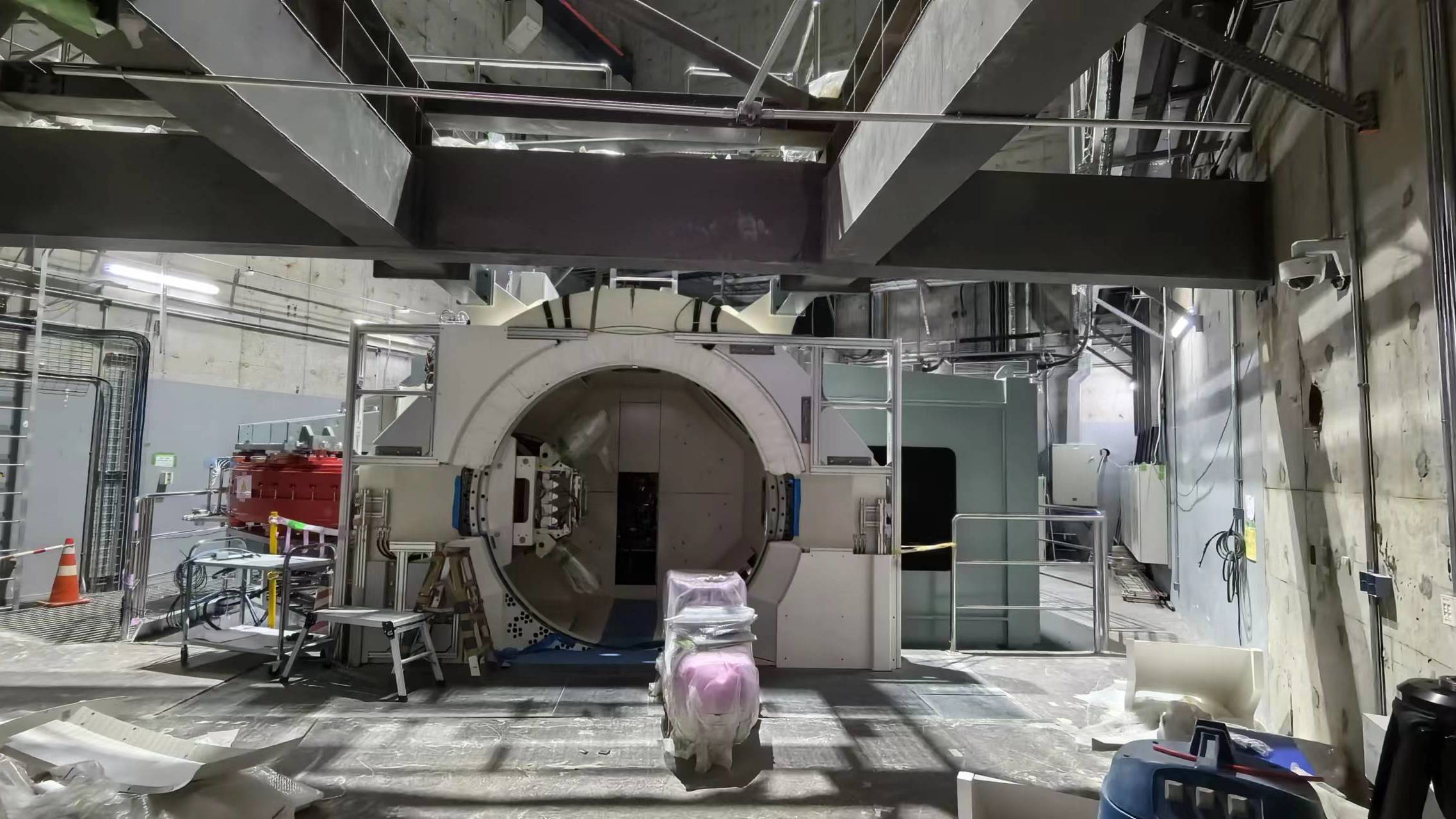 国内首台质子重离子同步加速器医院将交付,扬子晚报记者现场探访