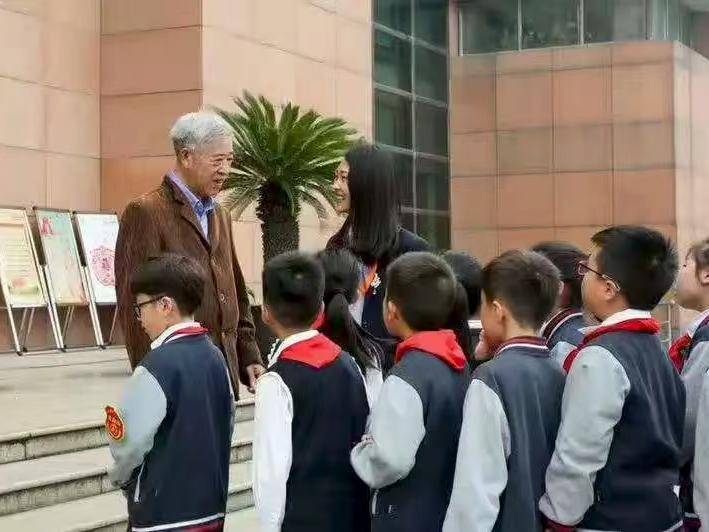 
                        4:3图片