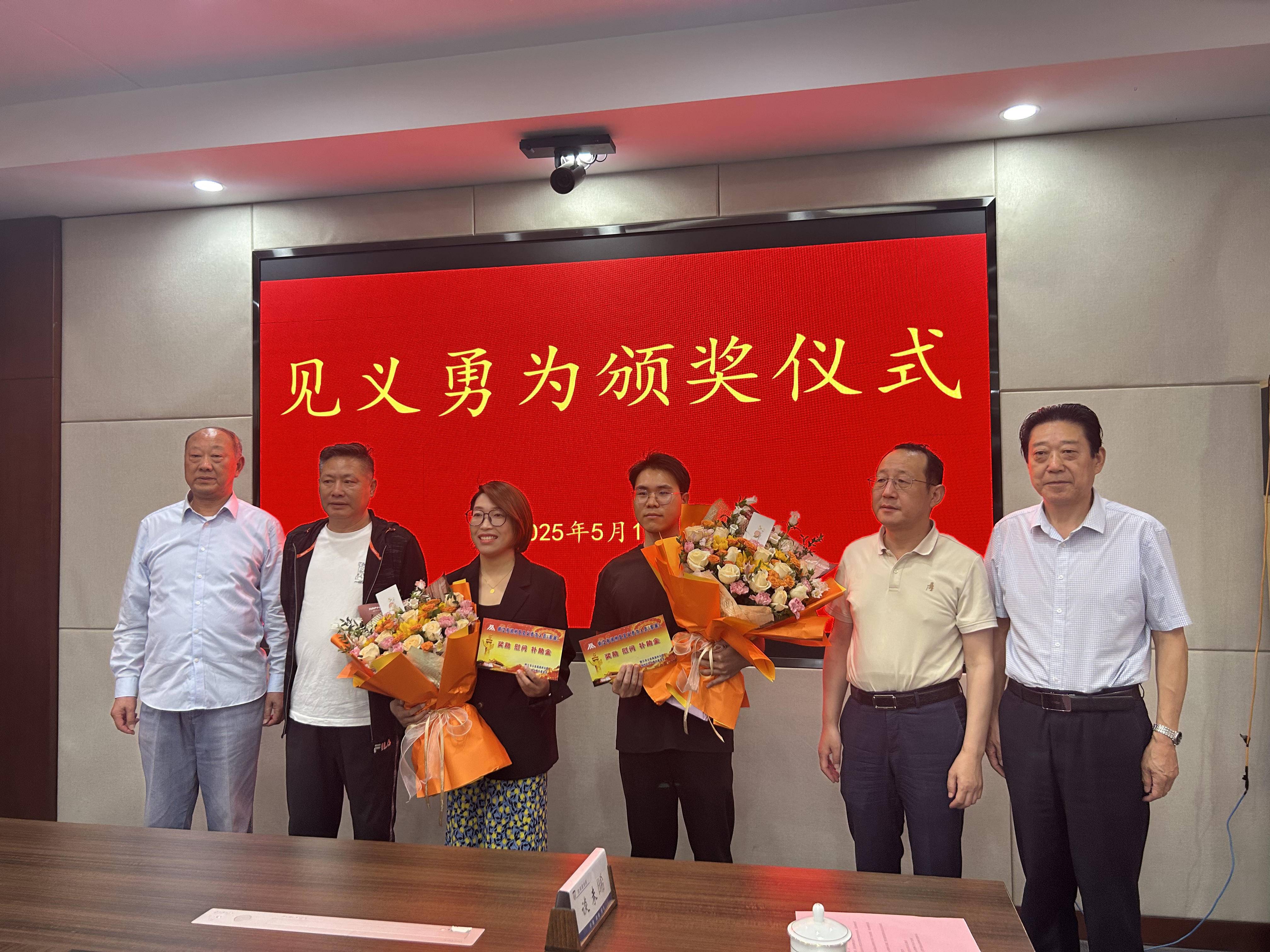 
                        4:3图片