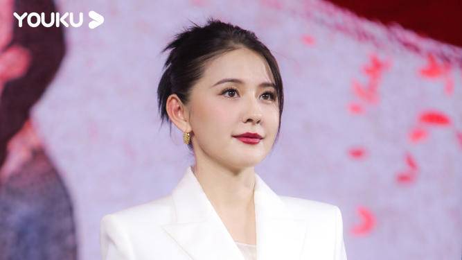 热依扎说毁容式演技最接近真实才是最美